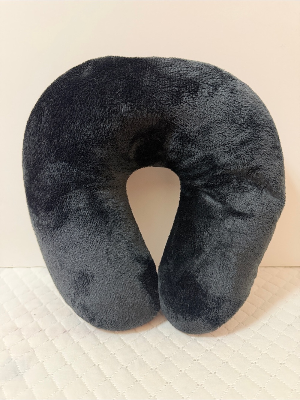 Plush Black Travel Neck Pillow - Comfortable U-Shaped Support. Black. NWOT